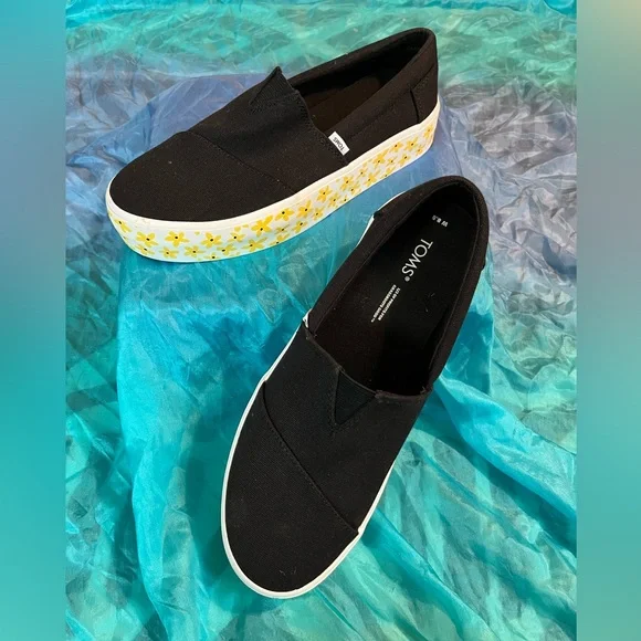Toms Fenix Platform black with yellow floral platform 8.5 NWT - Picture 11 of 11